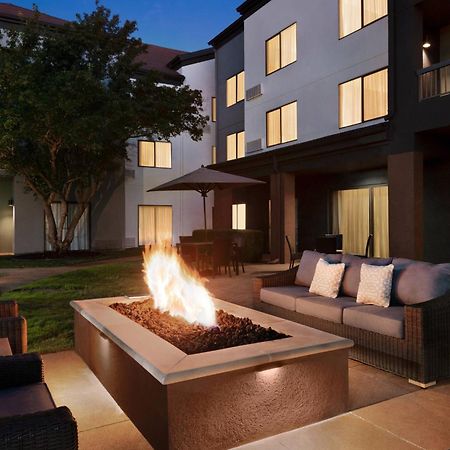 Courtyard By Marriott Tulsa Central Exterior foto