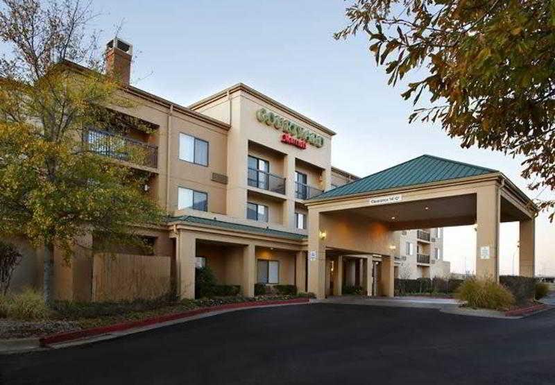 Courtyard By Marriott Tulsa Central Exterior foto