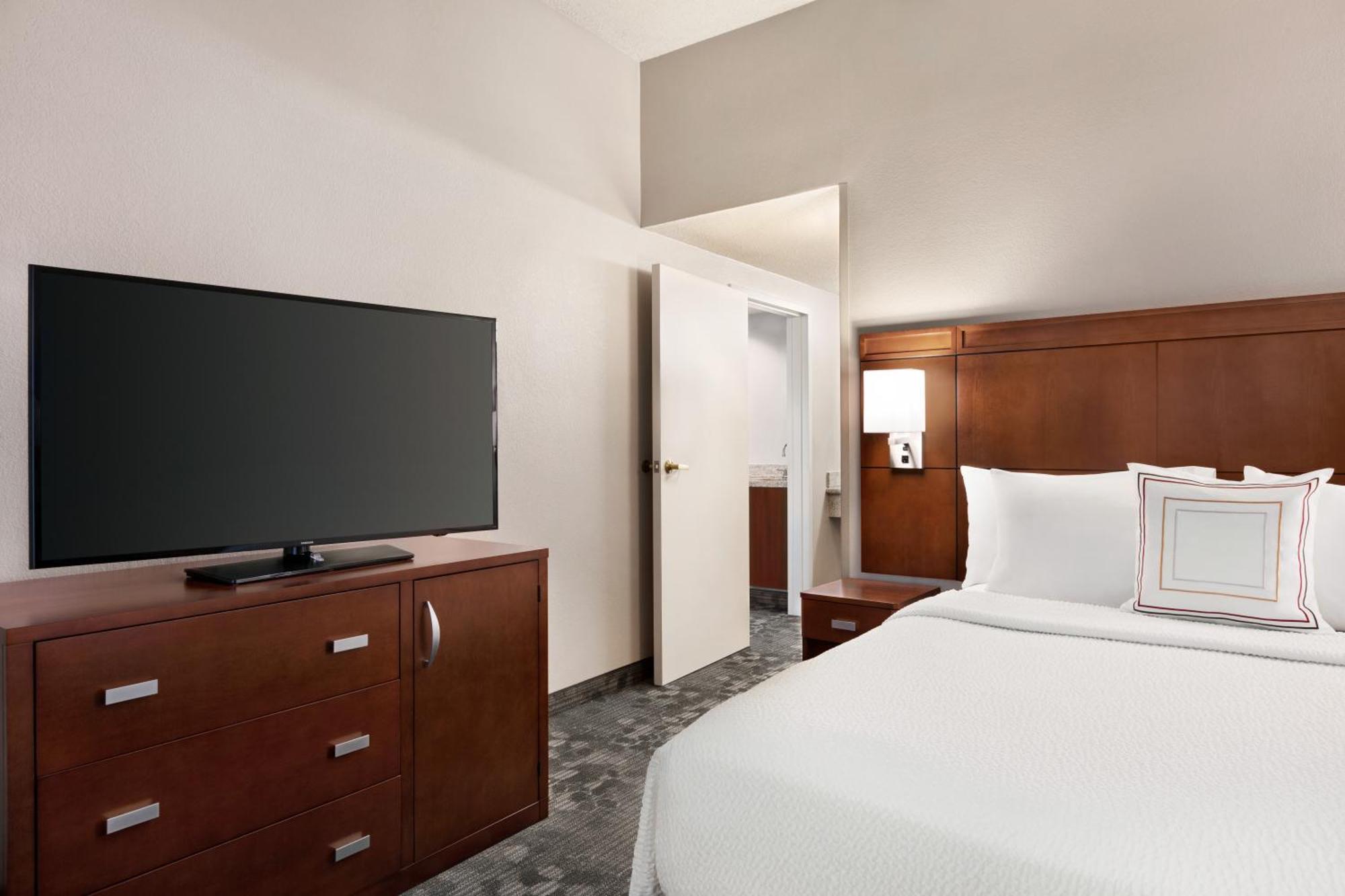 Courtyard By Marriott Tulsa Central Exterior foto