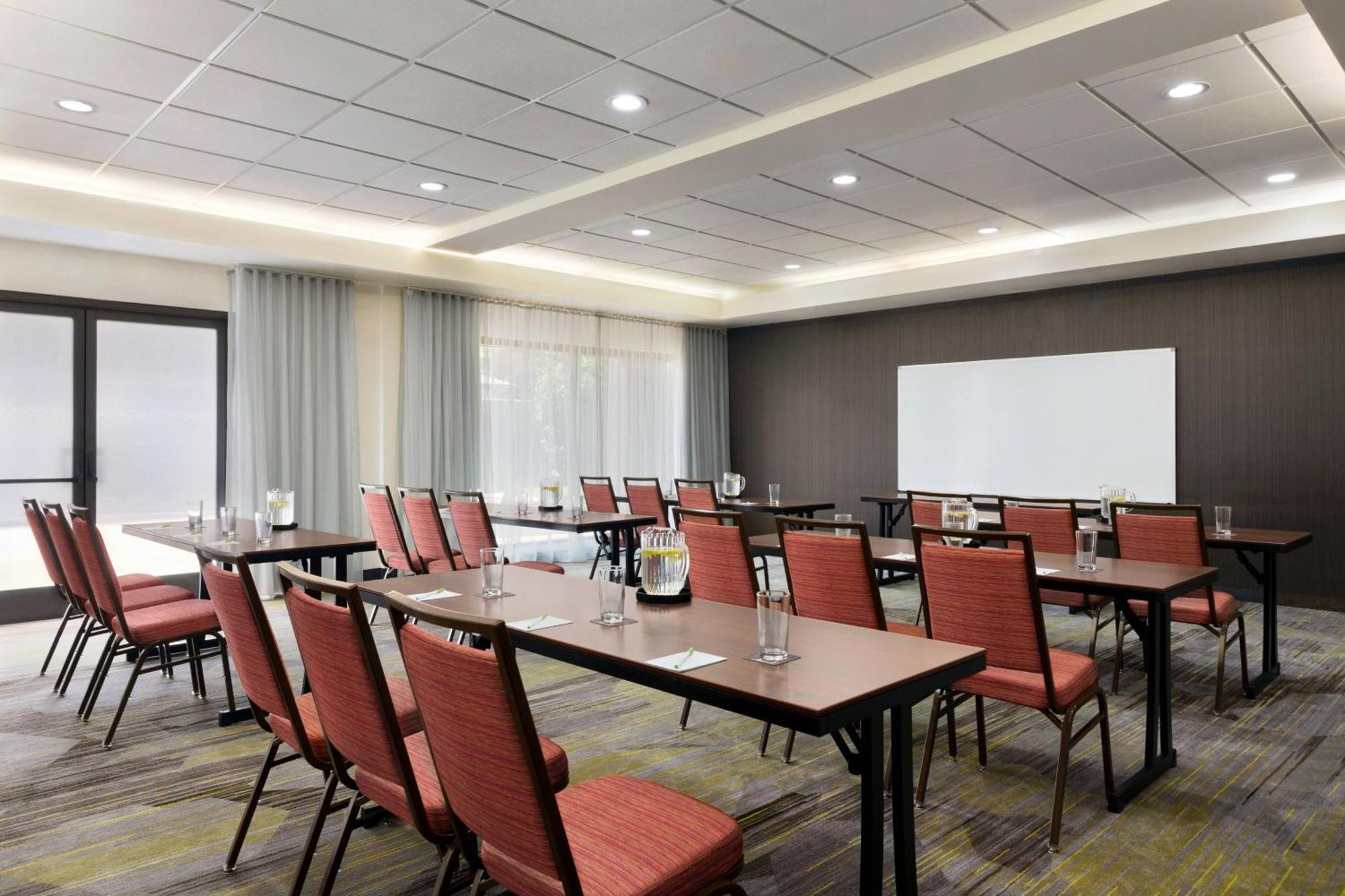 Courtyard By Marriott Tulsa Central Exterior foto
