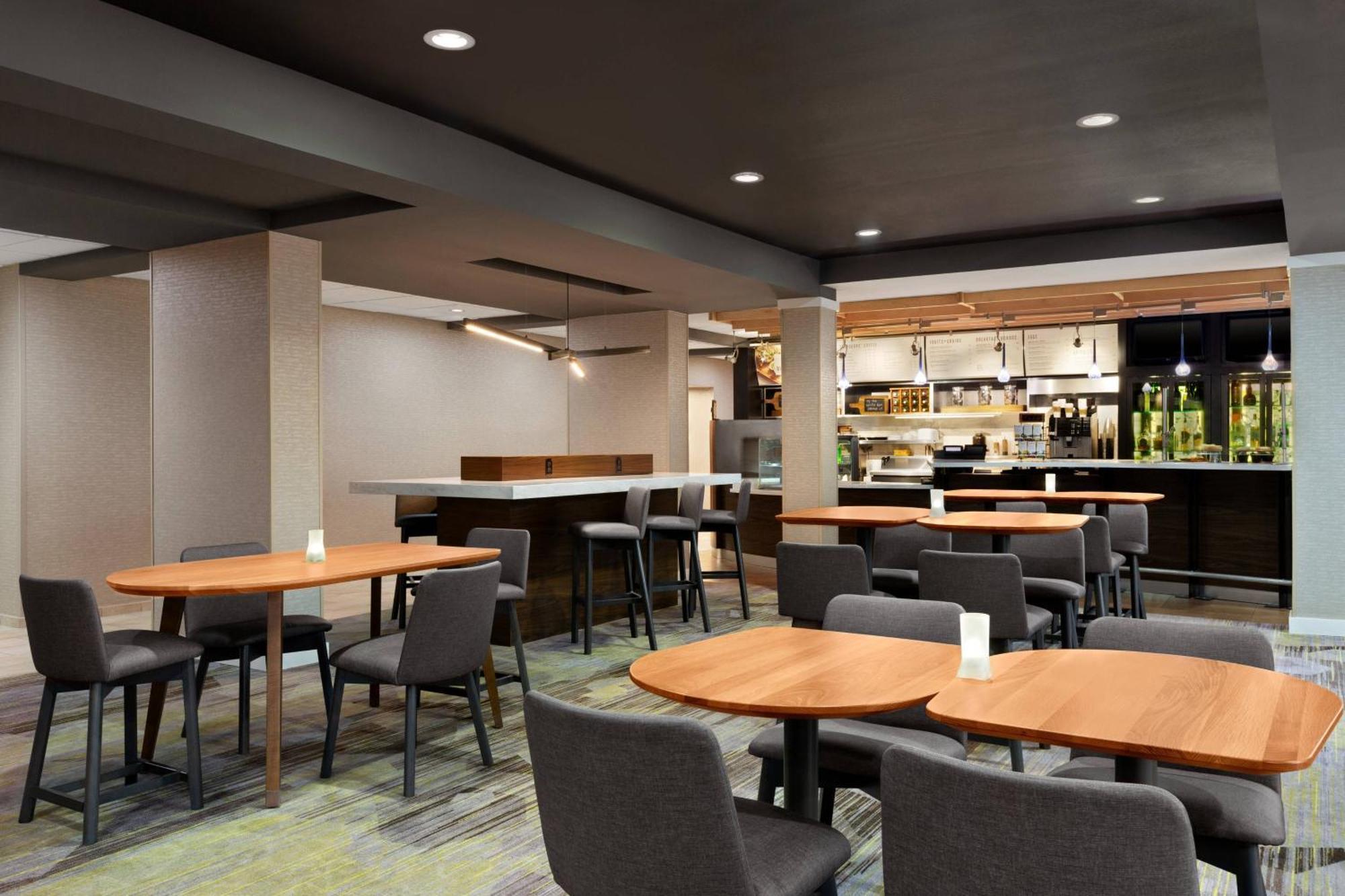 Courtyard By Marriott Tulsa Central Exterior foto