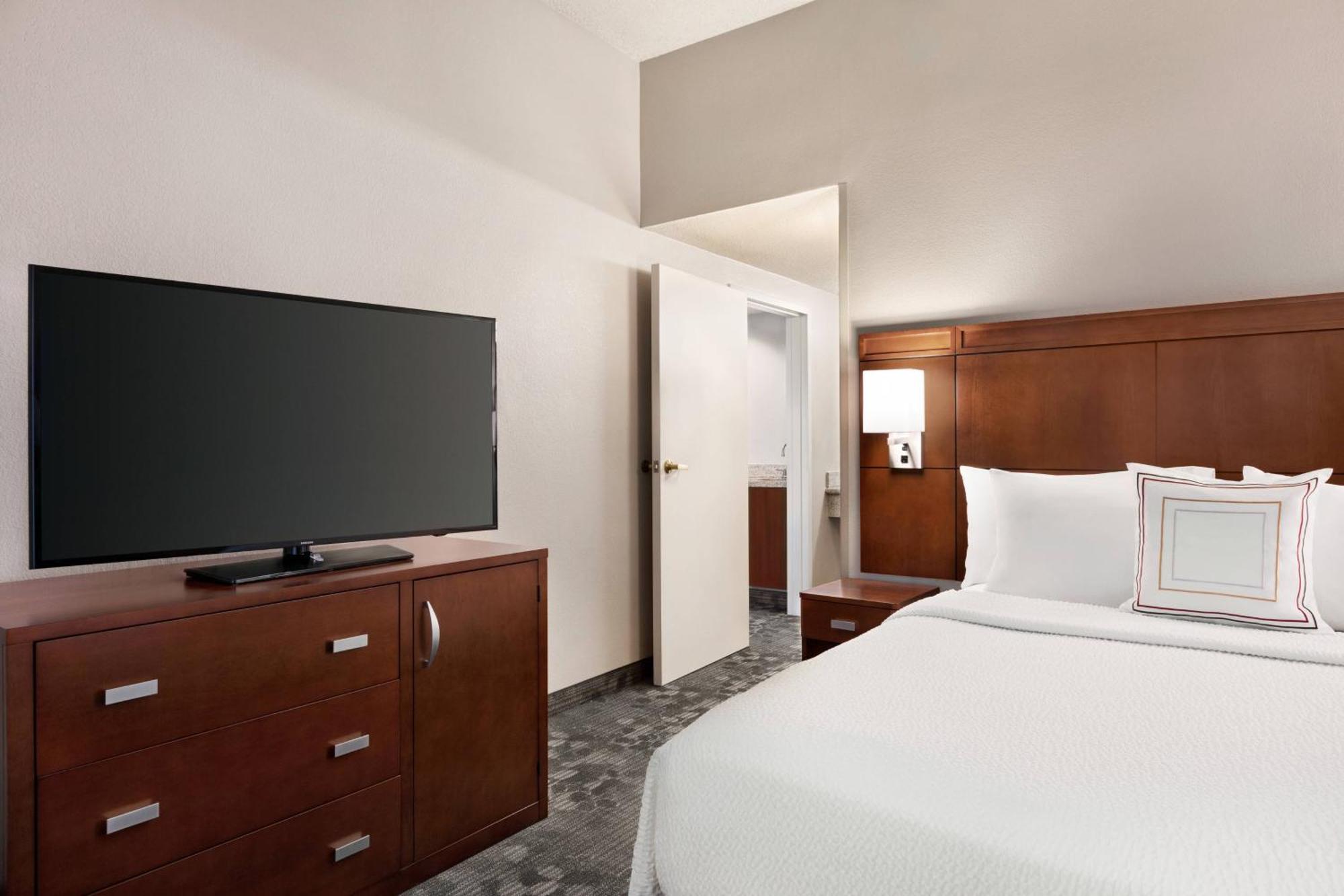 Courtyard By Marriott Tulsa Central Exterior foto