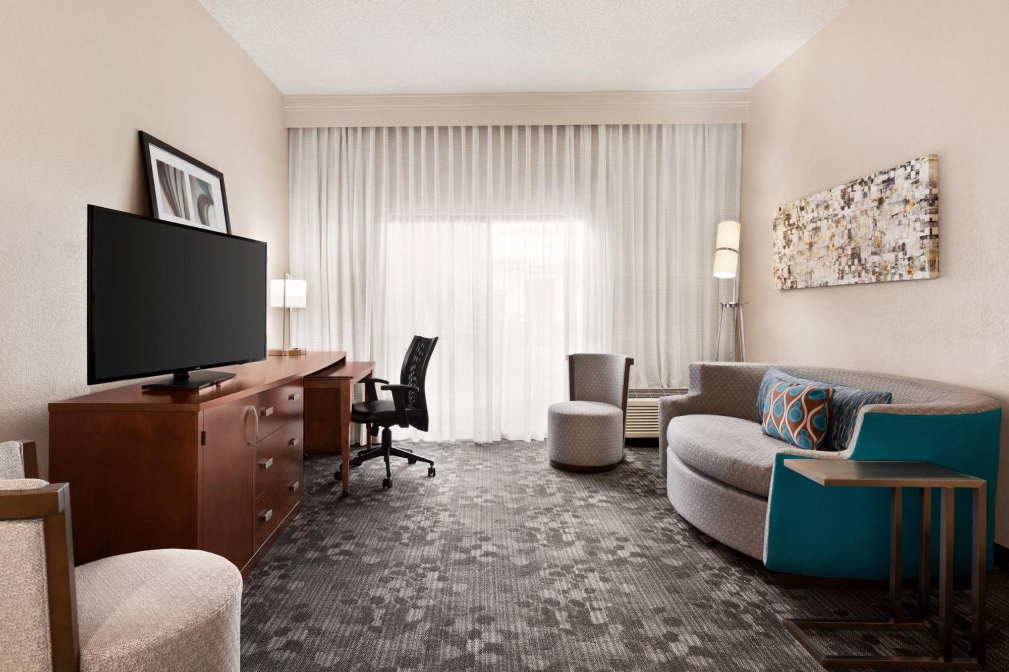 Courtyard By Marriott Tulsa Central Exterior foto